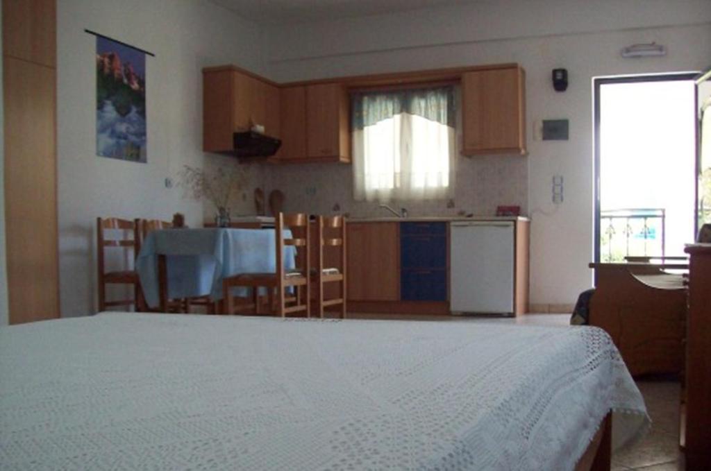 Georgia Studios Fourni Ikarias Ruang foto